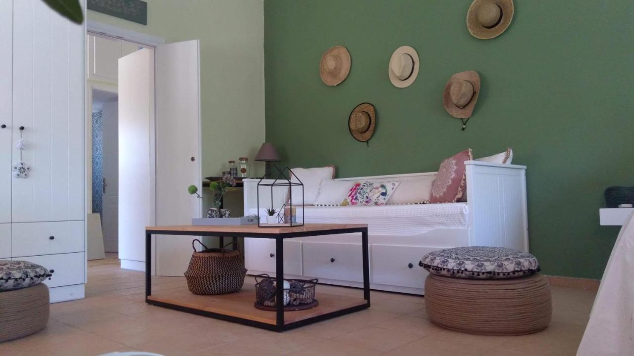 Olive Garden Guest House Kyparissia Esterno foto